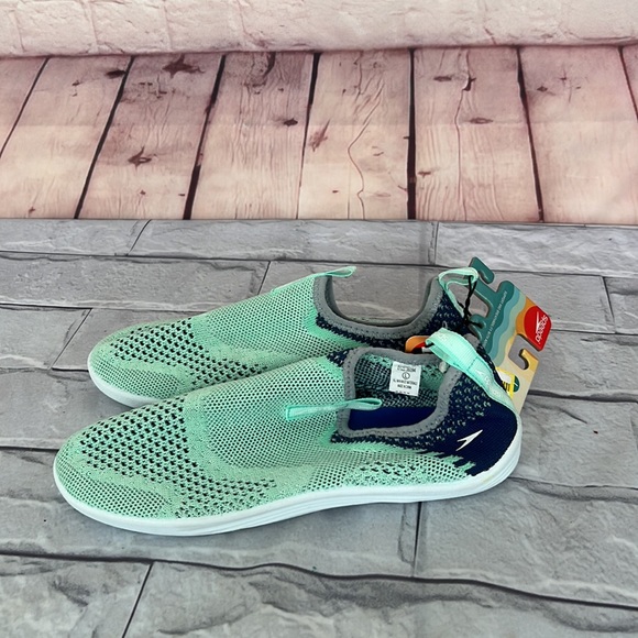NWT SPEEDO Surf strider Girls slip on shoes size large - Picture 2 of 6